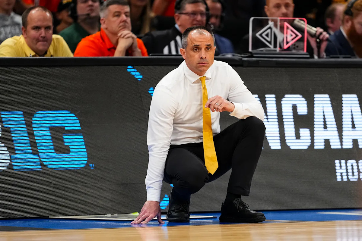 Ben McCollum, Iowa reportedly agree to new 6-year contract after Elite Eight run