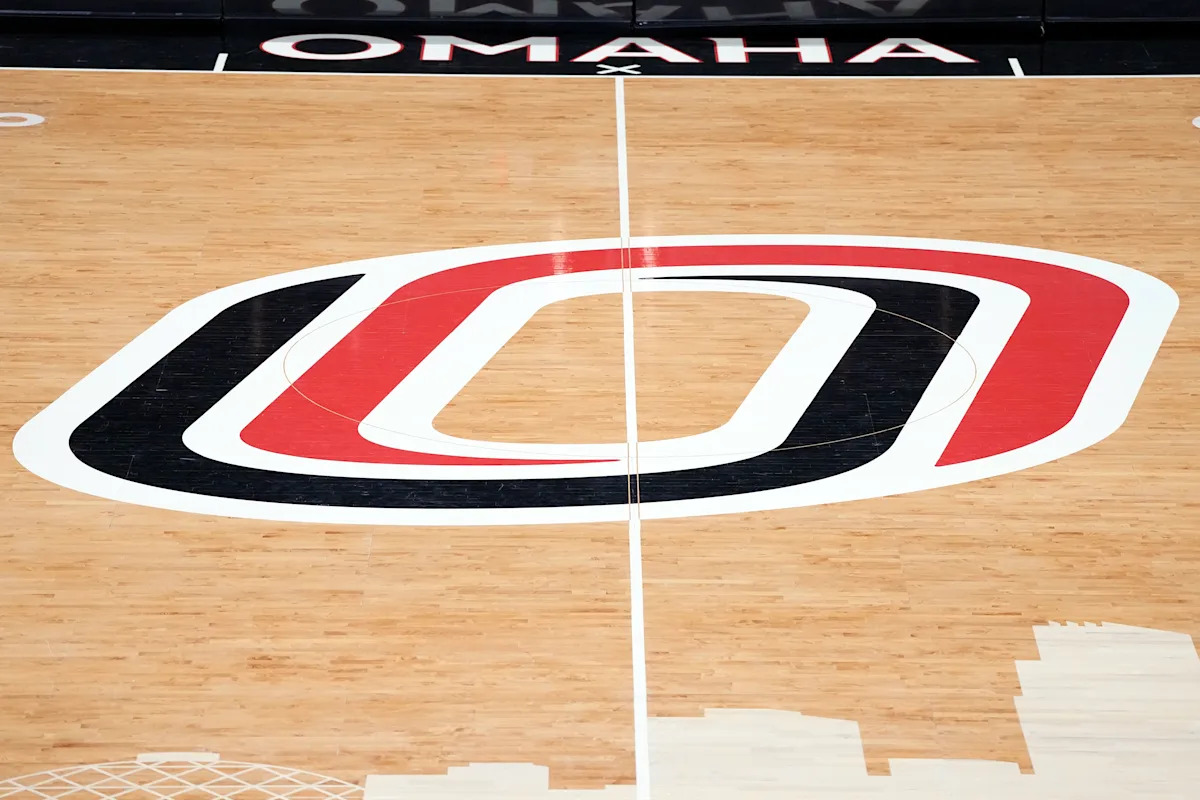 Viral video shows Nebraska-Omaha basketball player stepping in after sinkhole swallows two cars