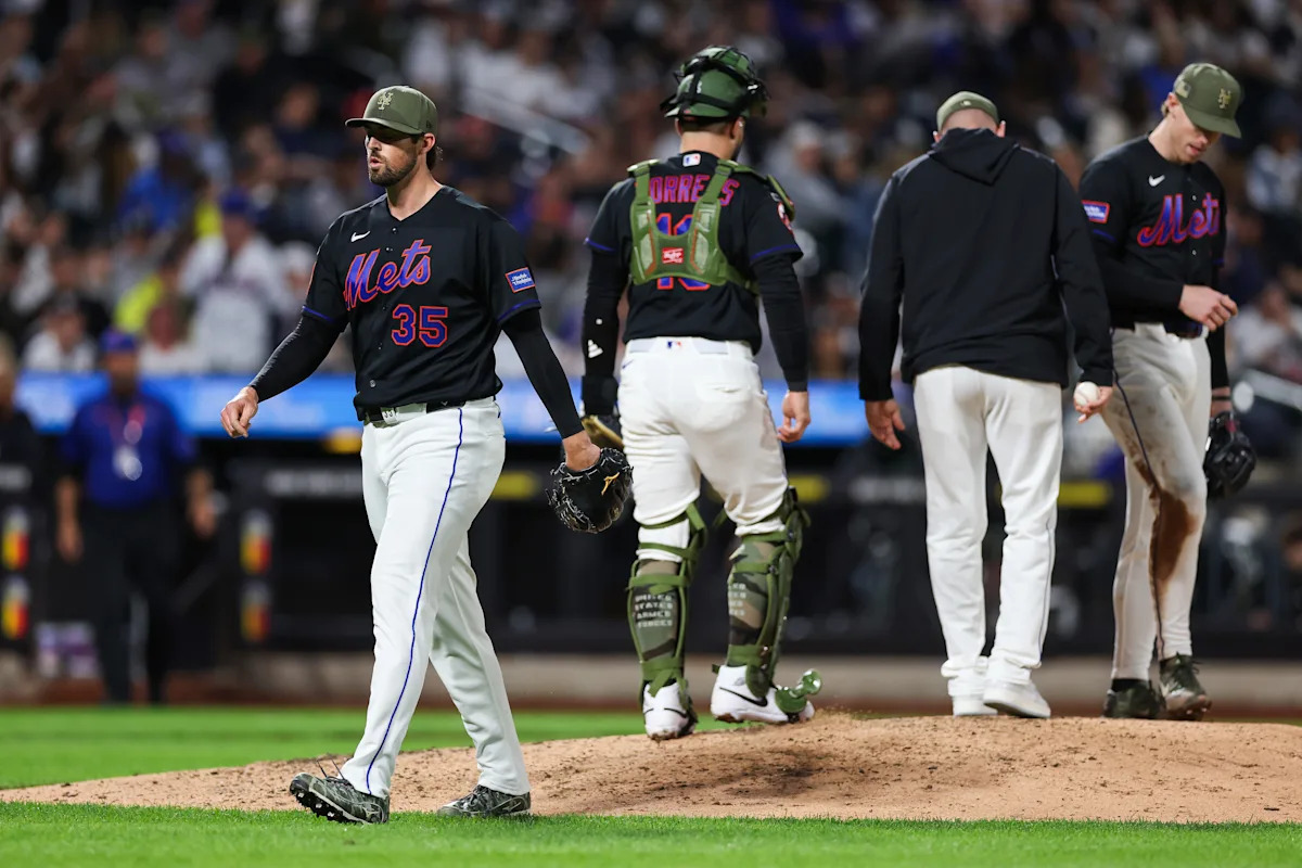 Mets starter Clay Holmes suffers fractured fibula after getting clipped by comebacker during Subway Series