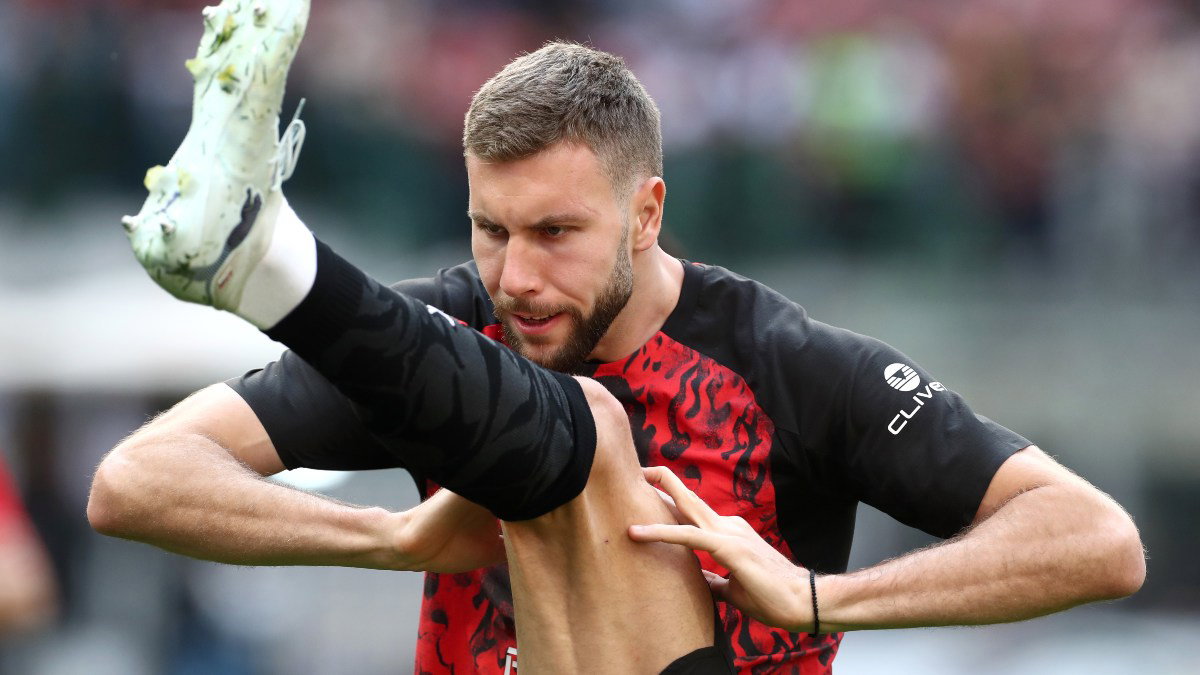 Strahinja Pavlovic: Man United &ldquo;above all&rdquo; in race to sign Milan defender