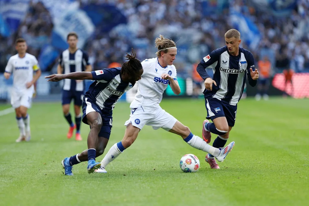Gladbach on the verge of capturing Karlsruhe left-back David Herold Gladbach on the verge of capturing Karlsruhe left-back David Herold