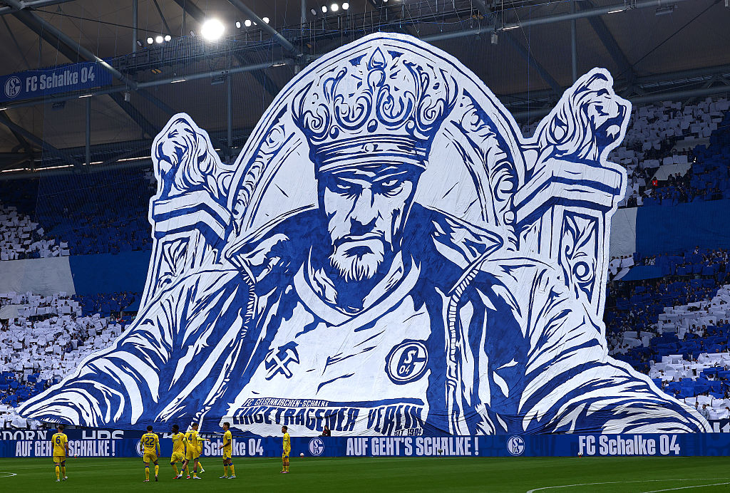 📸 Kaiser in the Revier: Schalke with a masterful dig at BVB