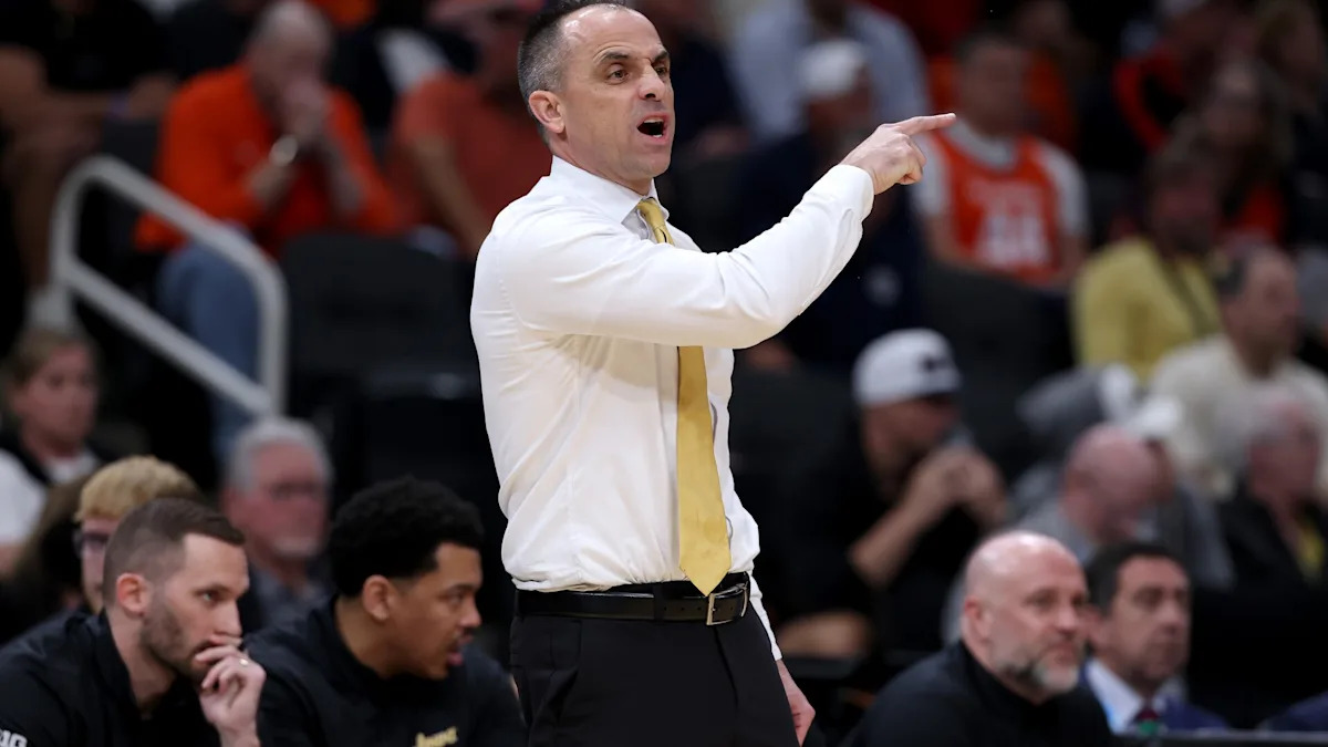 McCollum gets $1M raise in 6-year contract signed after Iowa made first Elite Eight since 1987