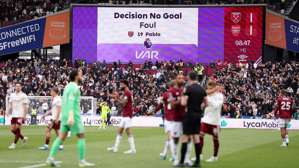 Explained: The four-minute wait that could decide the Premier League title race