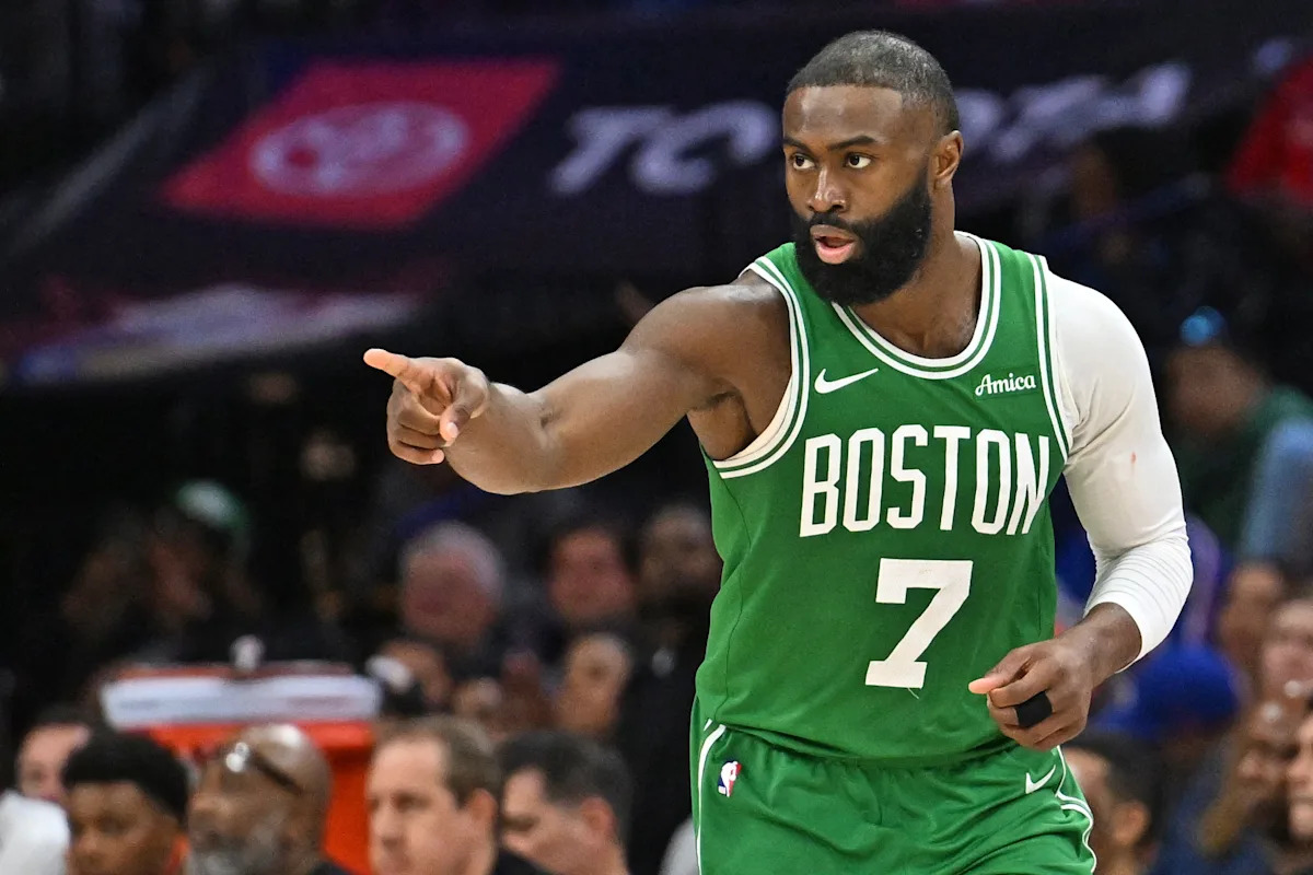 Jaylen Brown touts 'great relationship' with Brad Stevens, Celtics: 'I love Boston'