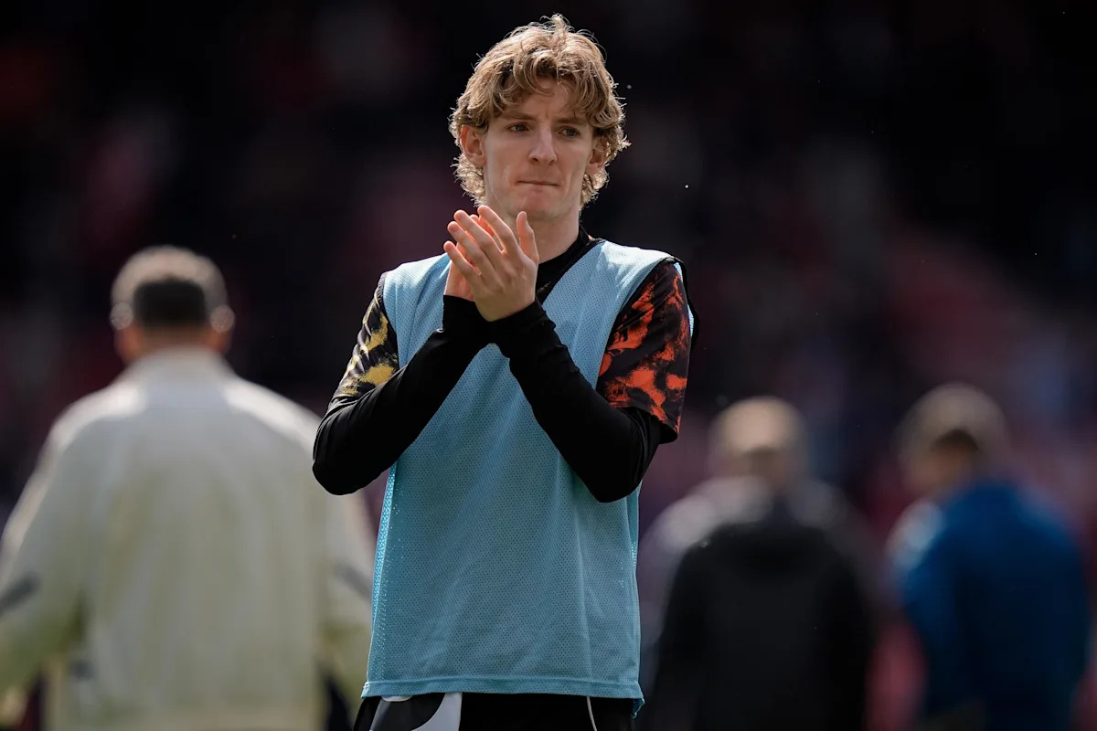 Newcastle&rsquo;s Eddie Howe Hints at Anthony Gordon&rsquo;s Exit Amid Bayern Links