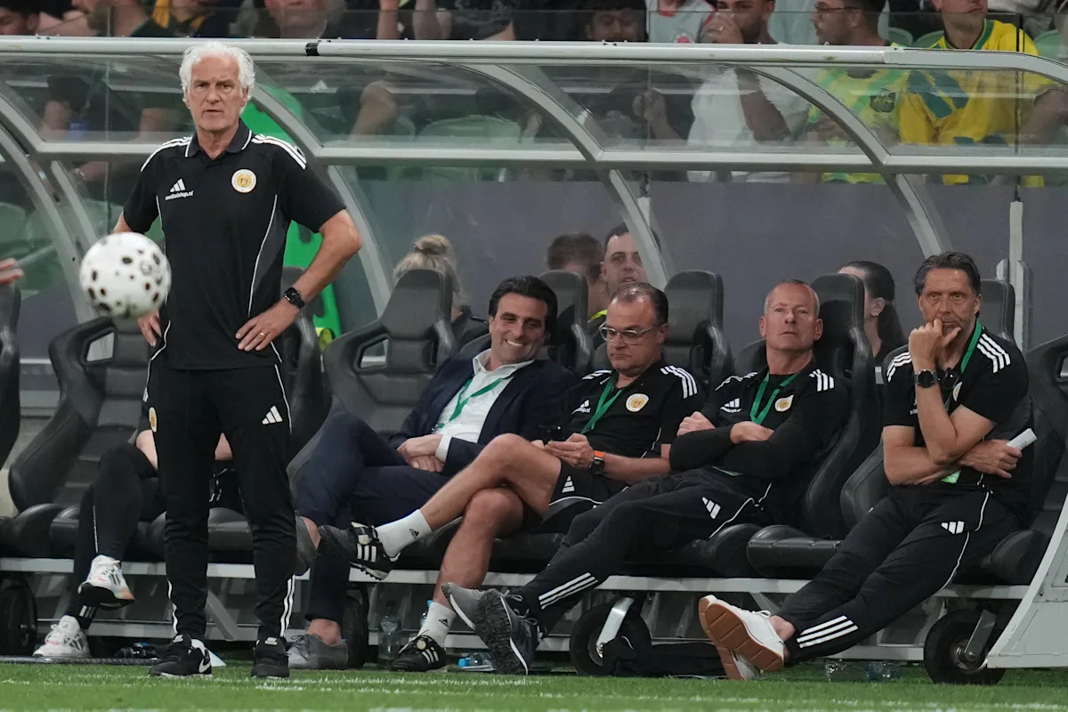 World Cup debutant Curaçao parts with coach amid reports Advocaat could return World Cup debutant Curaçao parts with coach amid reports Advocaat could return