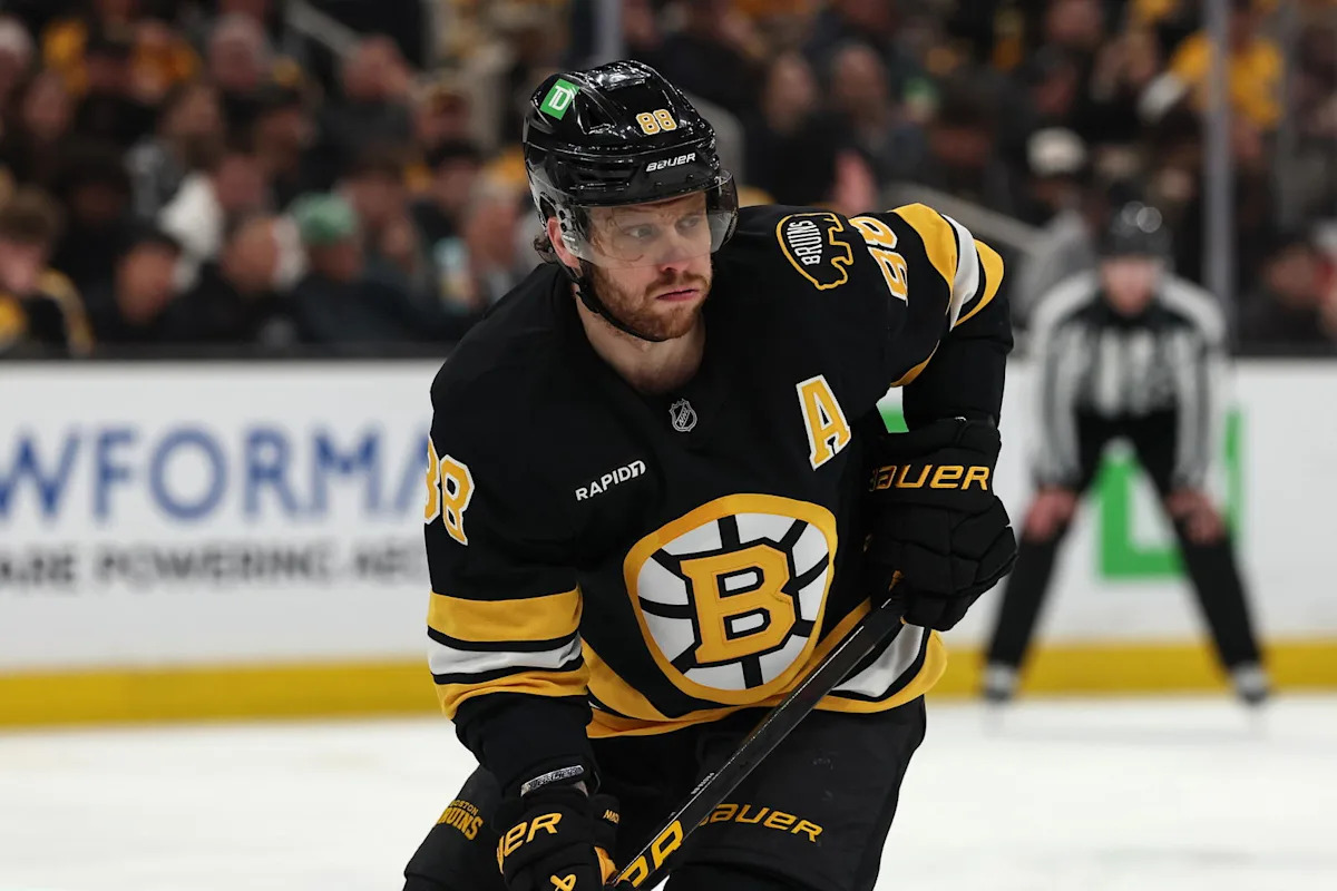 WATCH: David Pastrnak Rips Teammates During Game 4