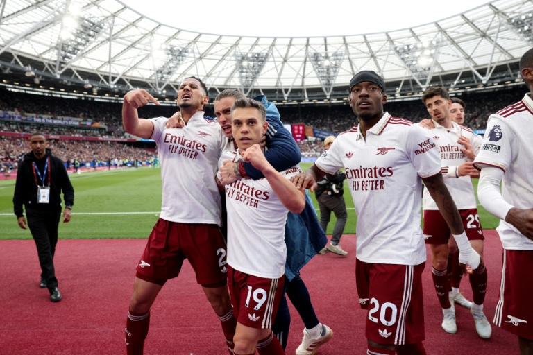 Arsenal glimpse title glory as VAR 'earthquake' rocks Premier League