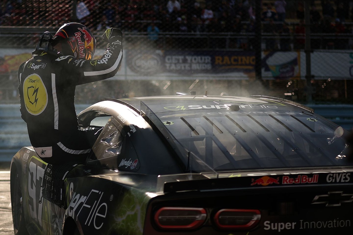 Winners and losers from a split strategy NASCAR cup race at Watkins Glen Winners and losers from a split strategy NASCAR cup race at Watkins Glen