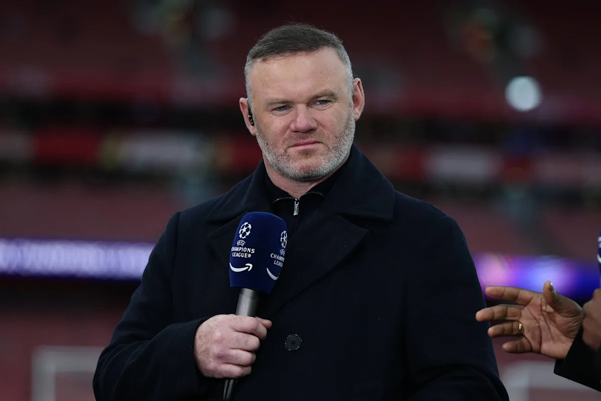 Wayne Rooney questions Chelsea&rsquo;s &lsquo;very strange&rsquo; transfer decisions