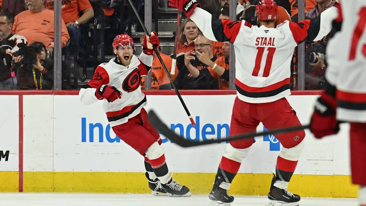Hurricanes beat the Flyers 4-1 in Game 3, take a 3-0 series lead Hurricanes beat the Flyers 4-1 in Game 3, take a 3-0 series lead