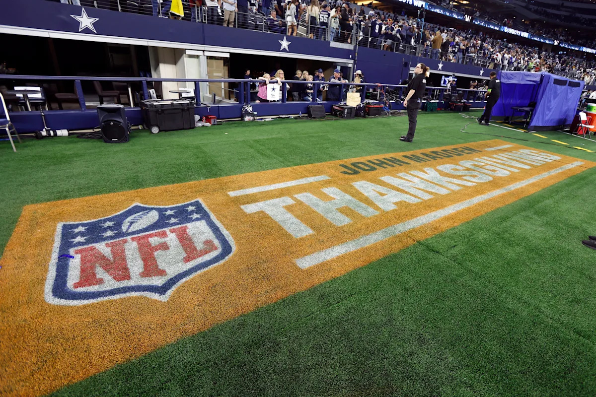 College football allows itself to be outflanked by NFL on Thanksgiving