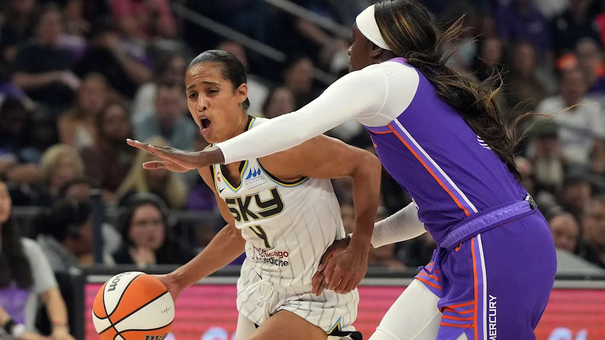 Skylar Diggins misses Sky-Lynx game with eye injury Skylar Diggins misses Sky-Lynx game with eye injury
