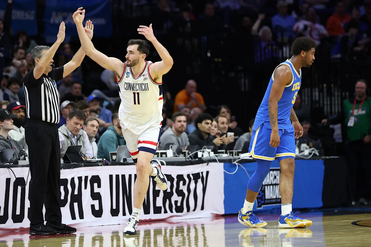 Alex Karaban's career high leads UConn past UCLA into Sweet 16 showdown against Michigan State