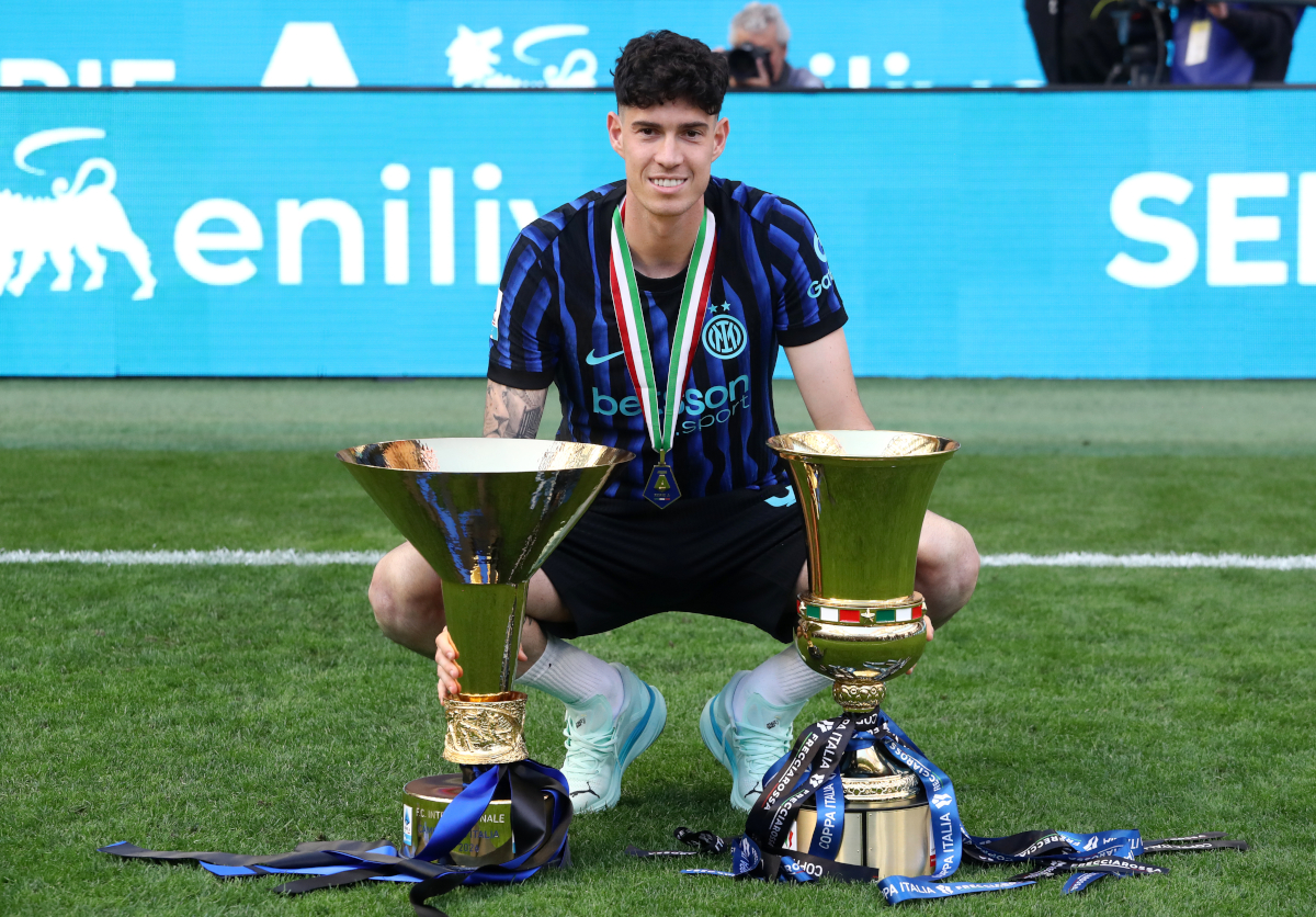 Video: Bastoni reacts as Inter fans beg him to stay amid Barcelona links