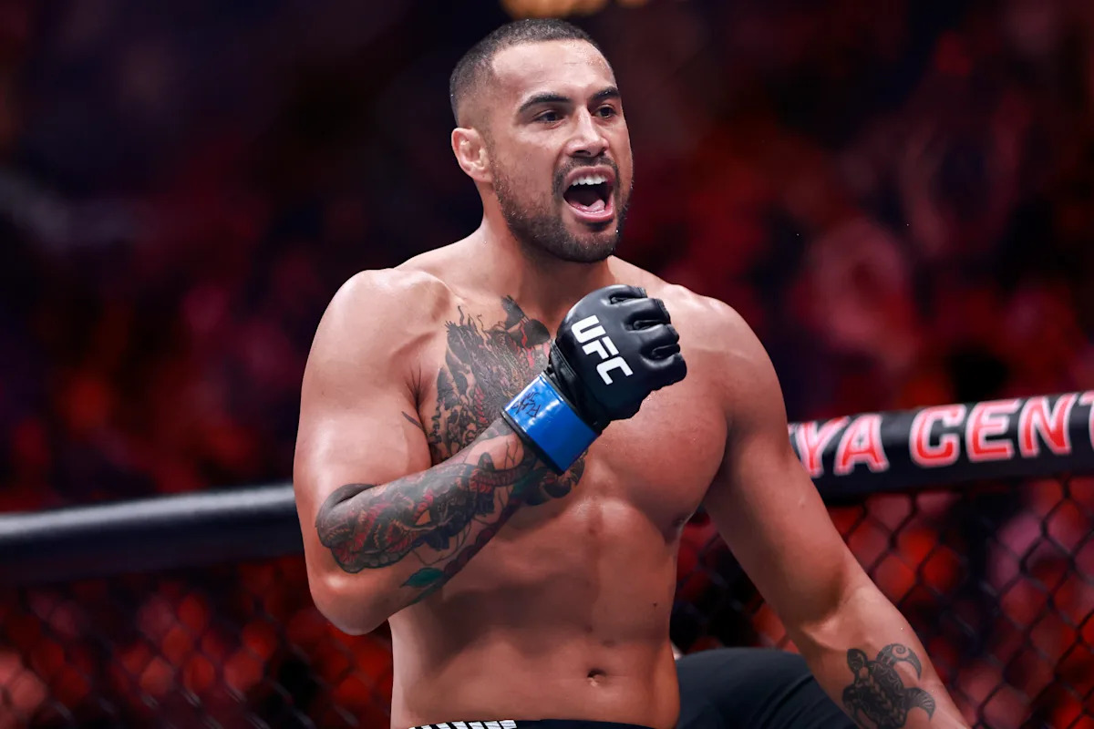 New UFC champ Carlos Ulberg confirms torn ACL suffered in stunning title win: 'He snapped it'