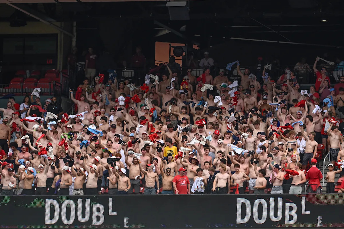'Tarps off' trend fires up Busch Stadium during Cardinals' winning streak: 'I'll sign up for that any day' 'Tarps off' trend fires up Busch Stadium during Cardinals' winning streak: 'I'll sign up for that any day'