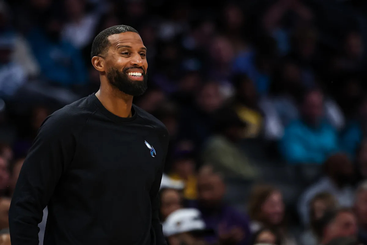 Hornets extend head coach Charles Lee after franchise's best season in 10 years