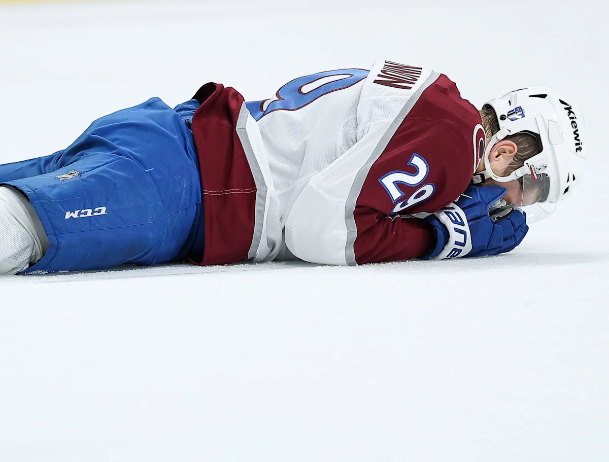 Nathan MacKinnon bloodied by puck, returns and scores to lift Avalanche Nathan MacKinnon bloodied by puck, returns and scores to lift Avalanche