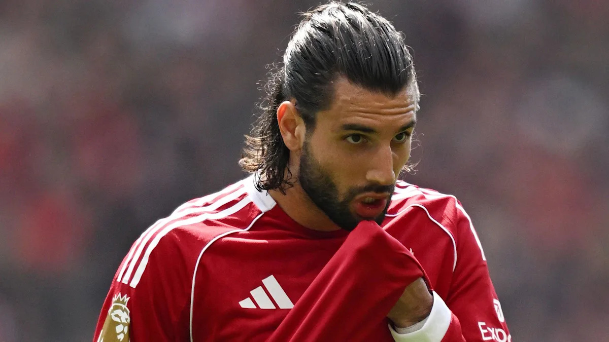 Premier League: Szoboszlai hits woodwork as Liverpool and Chelsea still level