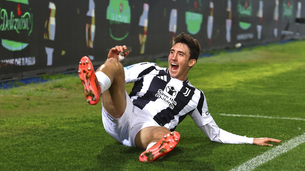 Arsenal set to battle Premier League rivals for Juventus star