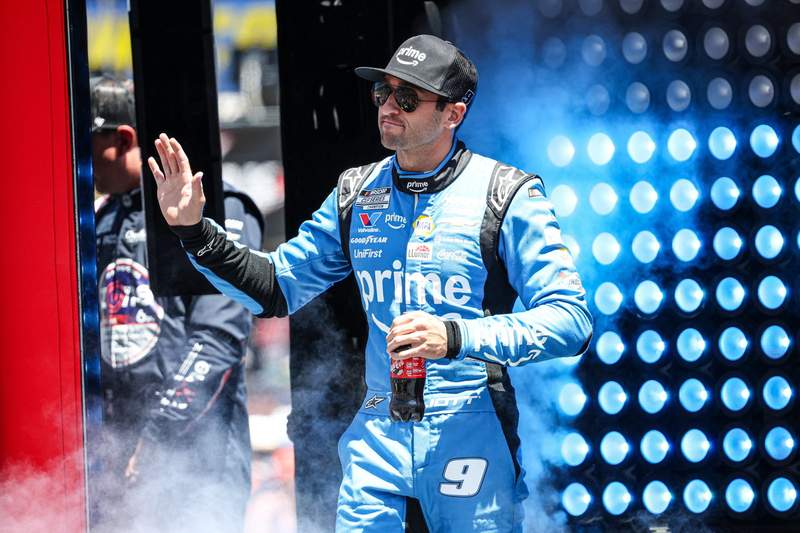 Chase Elliott Leverages &ldquo;Most Popular Driver&rdquo; Status to Push Family Legacy into NASCAR Hall of Fame
