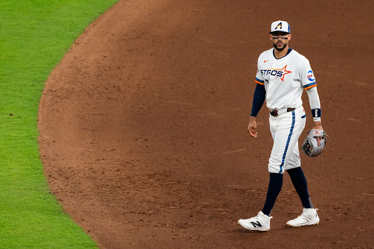 Astros shortstop Carlos Correa reportedly out indefinitely with ankle injury suffered in warmups before win over Dodgers Astros shortstop Carlos Correa reportedly out indefinitely with ankle injury suffered in warmups before win over Dodgers