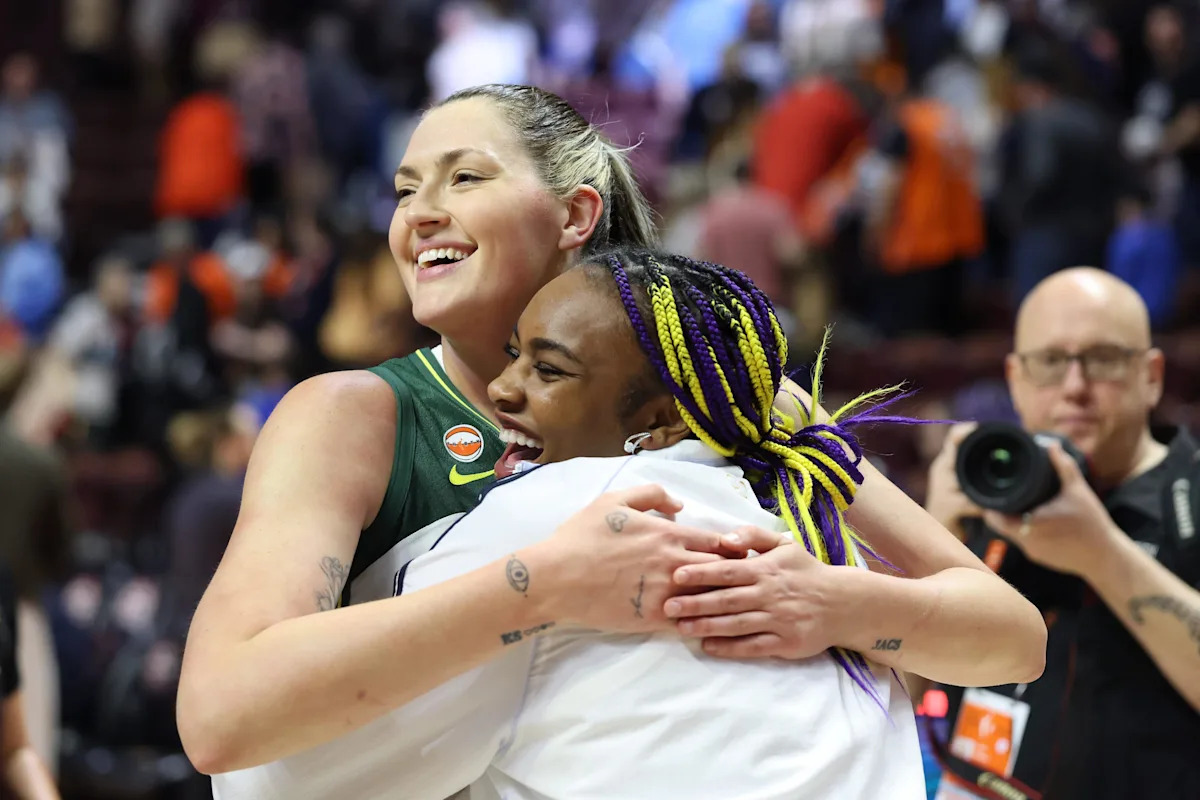WNBA photo gallery: Seattle Storm @ Connecticut Sun &ndash; 5/10/26