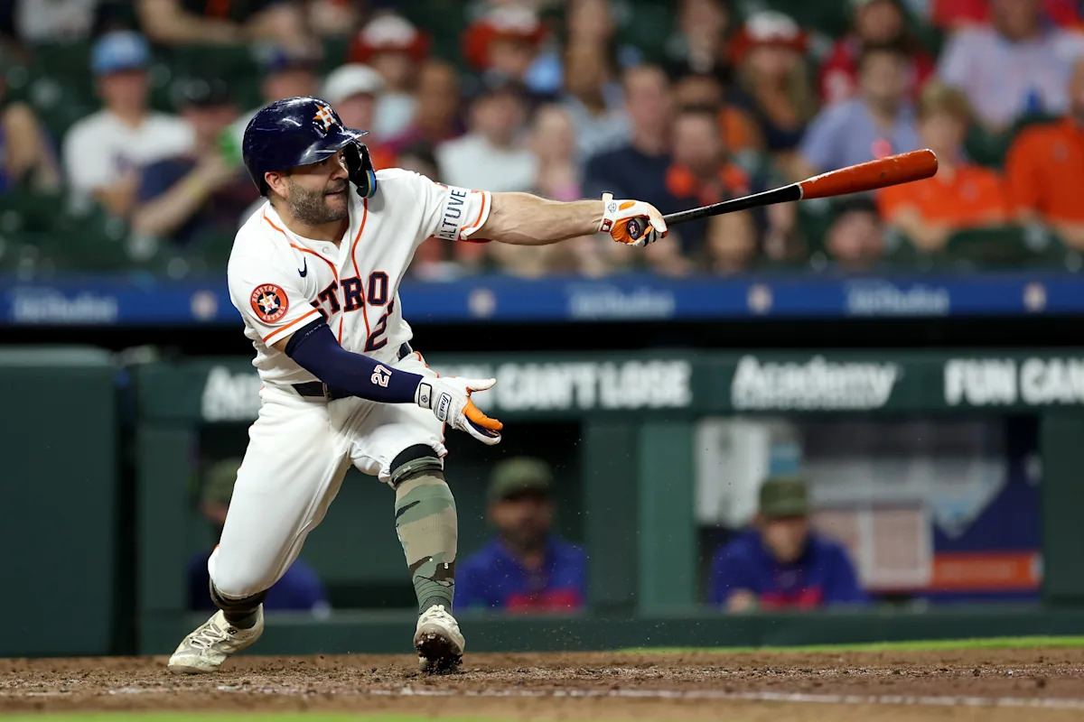 Jose Altuve believed to have an oblique injury, says Astros GM Dana Brown