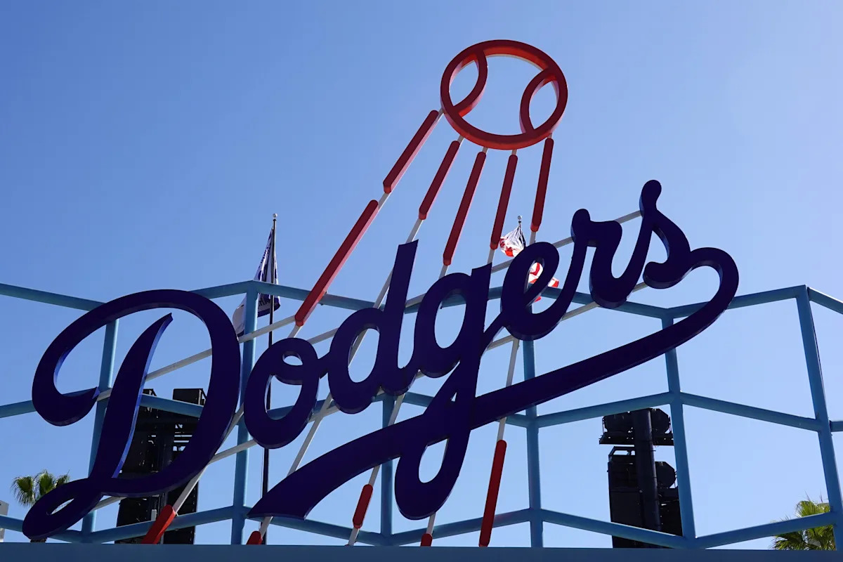 Dodgers announce death of original Spanish-language broadcaster, Hall of Famer