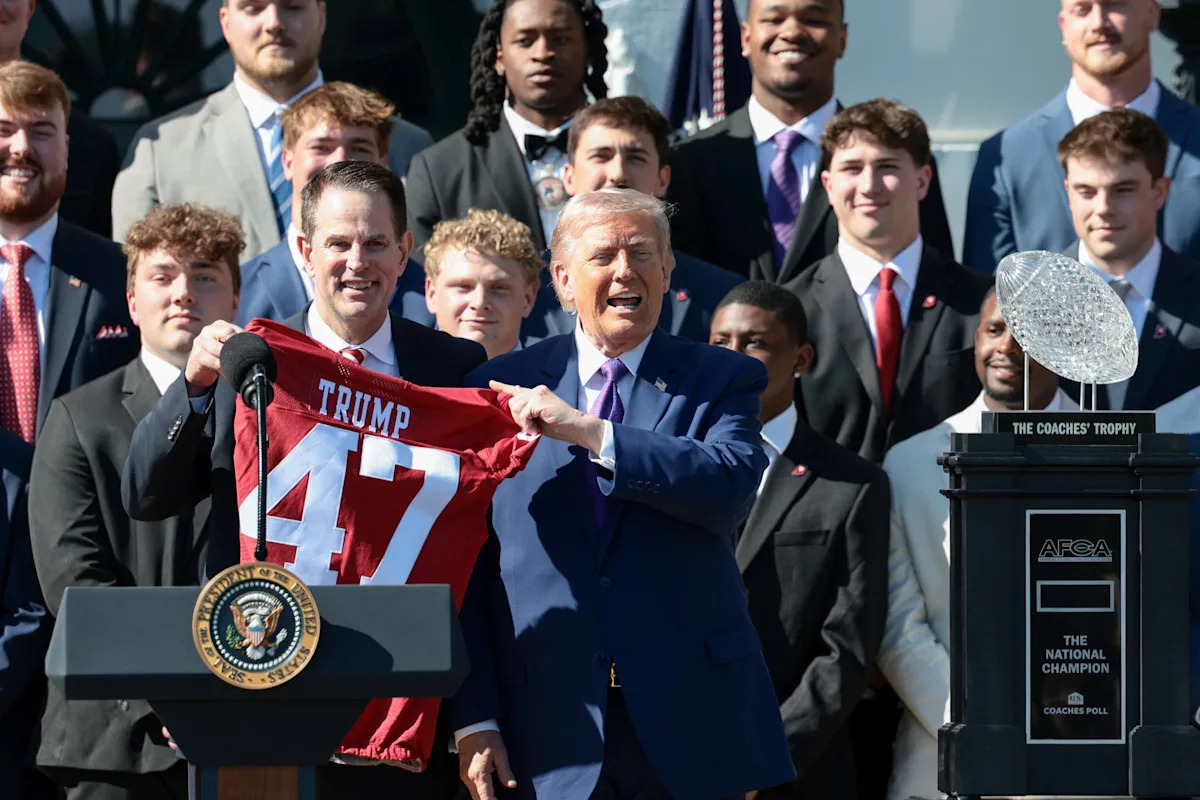 Trump recognizes Indiana football's 'very special coach,' Curt Cignetti