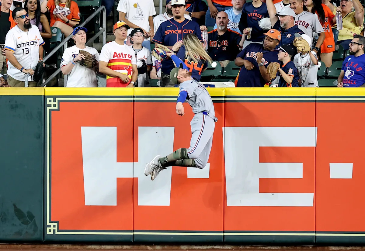 Rangers' Brandon Nimmo gives Astros fans signed baseballs with message for not interfering with home run-robbing catch Rangers' Brandon Nimmo gives Astros fans signed baseballs with message for not interfering with home run-robbing catch