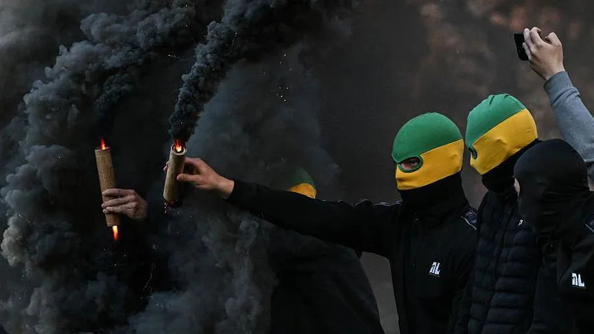 Ligue 1 game abandoned after fans invade pitch at relegated Nantes