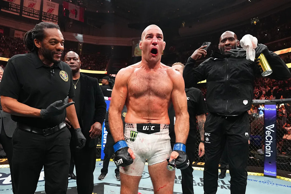 Sean Strickland's coach confirms new UFC champ got 'hurt pretty bad' just days before Khamzat Chimaev upset Sean Strickland's coach confirms new UFC champ got 'hurt pretty bad' just days before Khamzat Chimaev upset