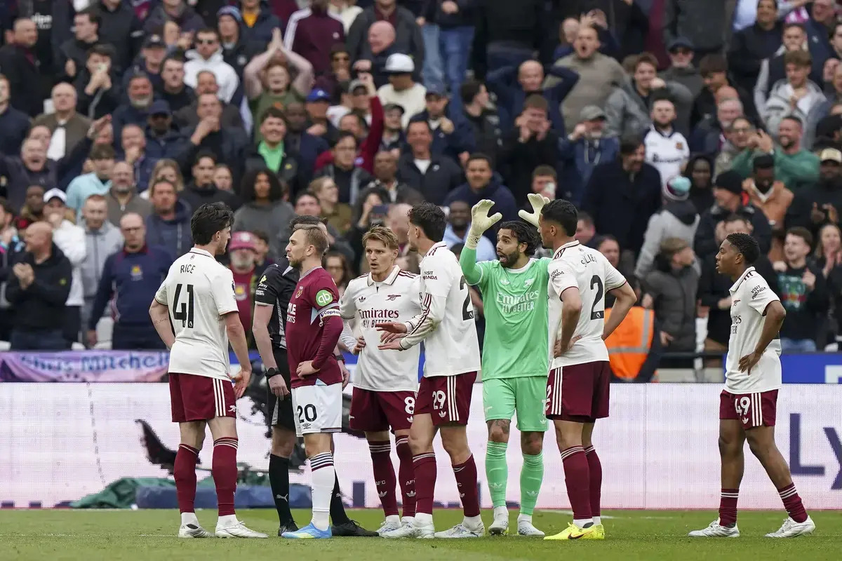 West Ham still laid complaint over incident in Arsenal game West Ham still laid complaint over incident in Arsenal game