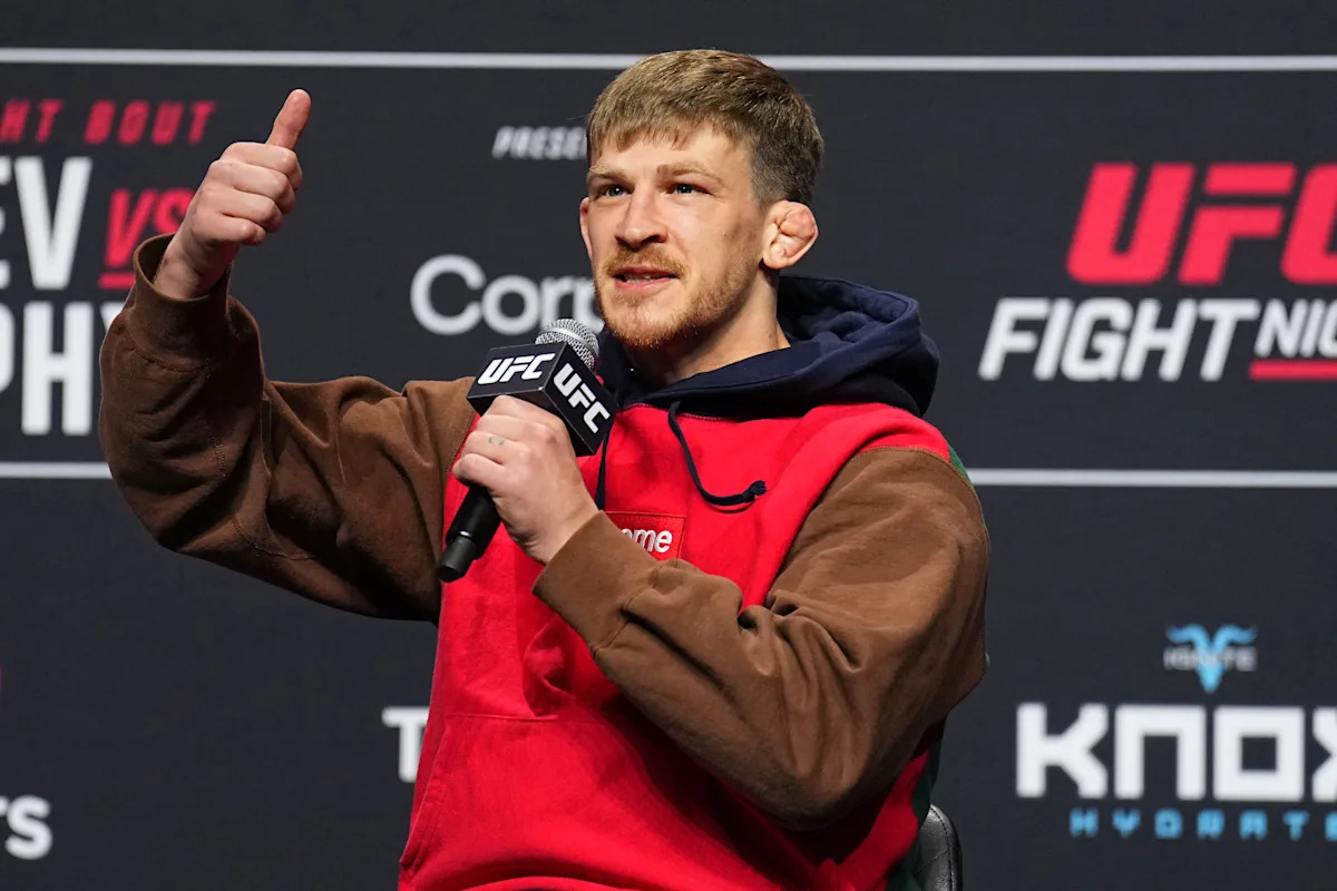The Ariel Helwani Show | Arnold Allen, Lou DiBella in studio, Phil De Fries, On The Nose and more The Ariel Helwani Show | Arnold Allen, Lou DiBella in studio, Phil De Fries, On The Nose and more