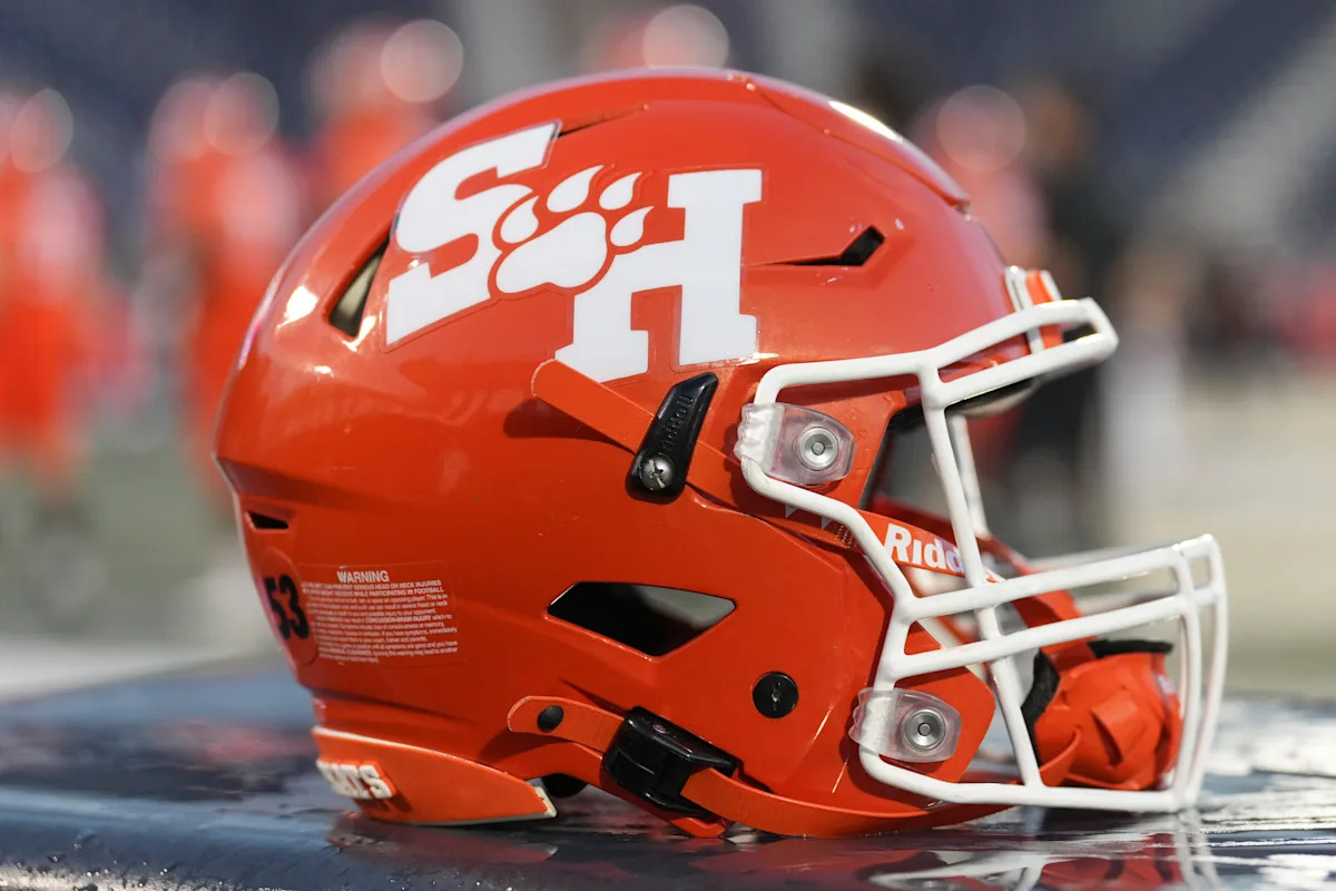 Sam Houston defensive back Will Davis dies