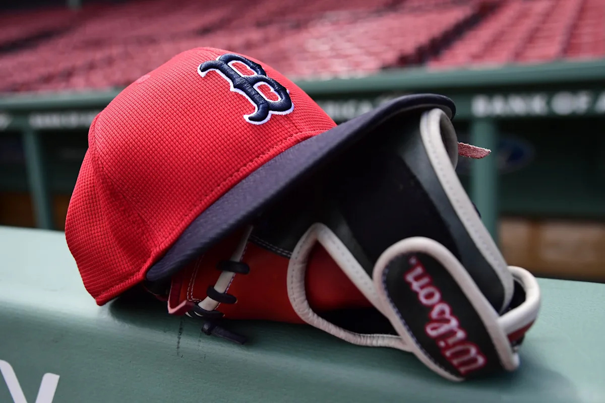 Pitcher for Red Sox World Series team dies at 76 Pitcher for Red Sox World Series team dies at 76