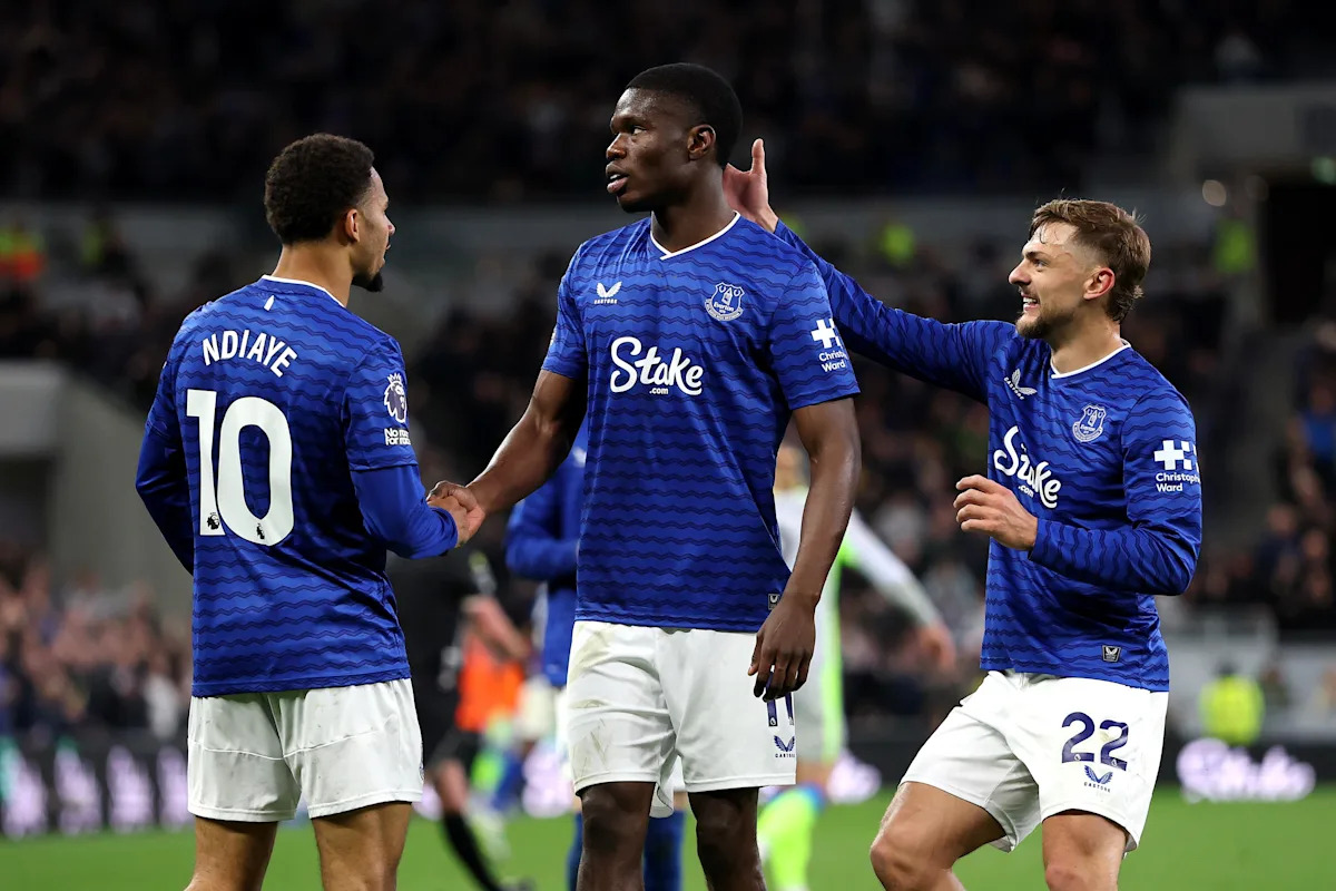 Everton must build their attack around Barry