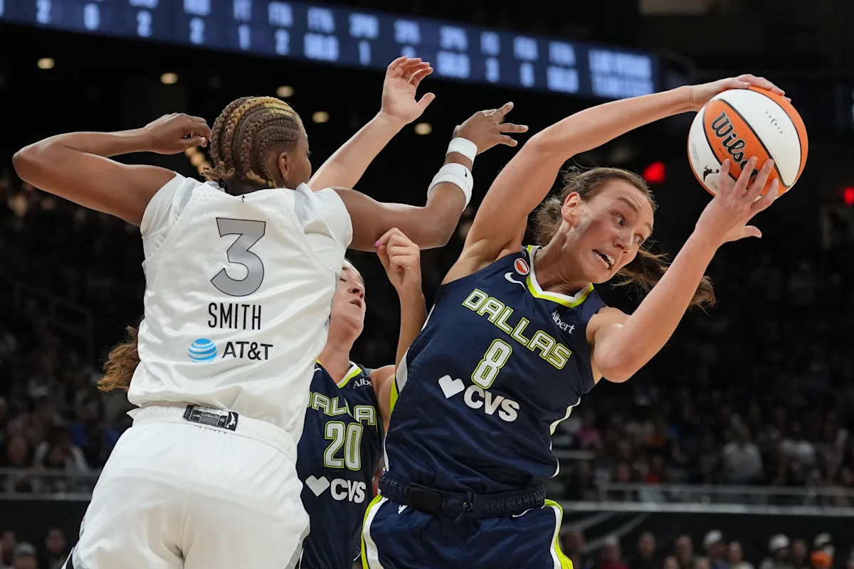 NaLyssa Smith graduates from Baylor 4 years after leaving for the WNBA