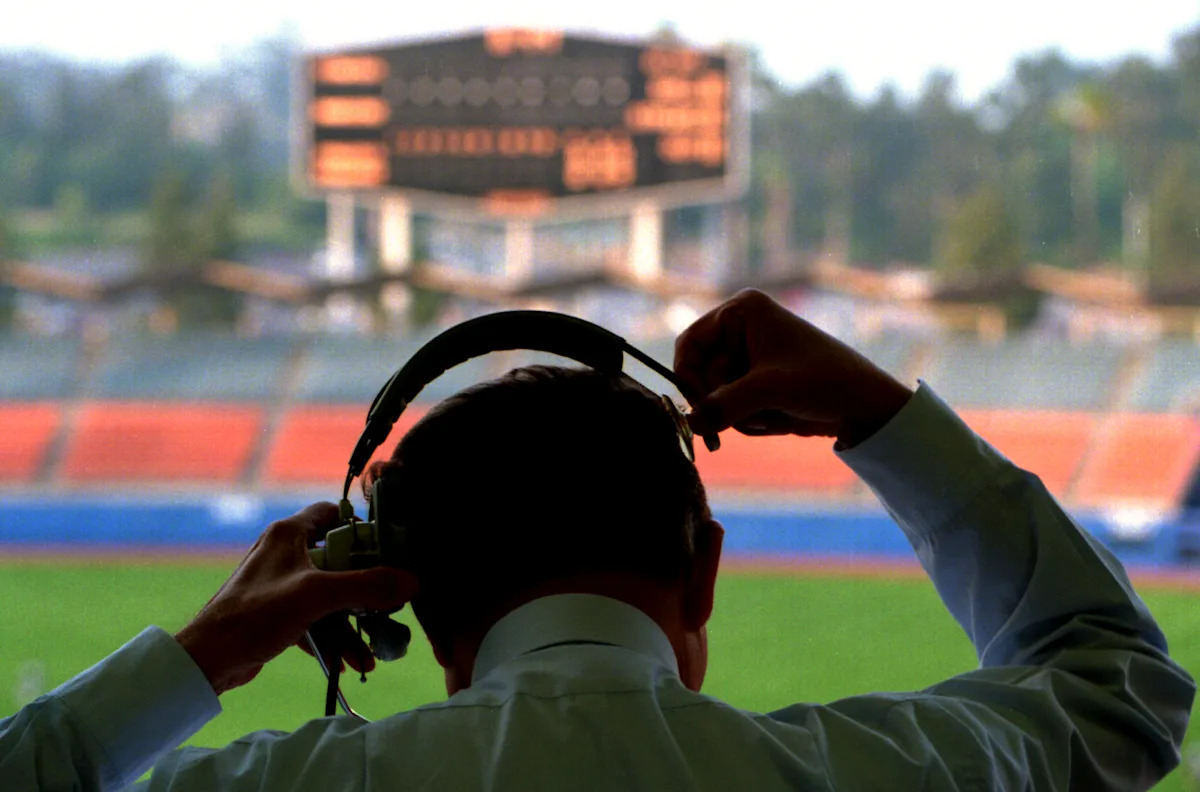 Legendary announcer Ren&eacute; C&aacute;rdenas, the first Spanish-language broadcaster in MLB history, dead at 96