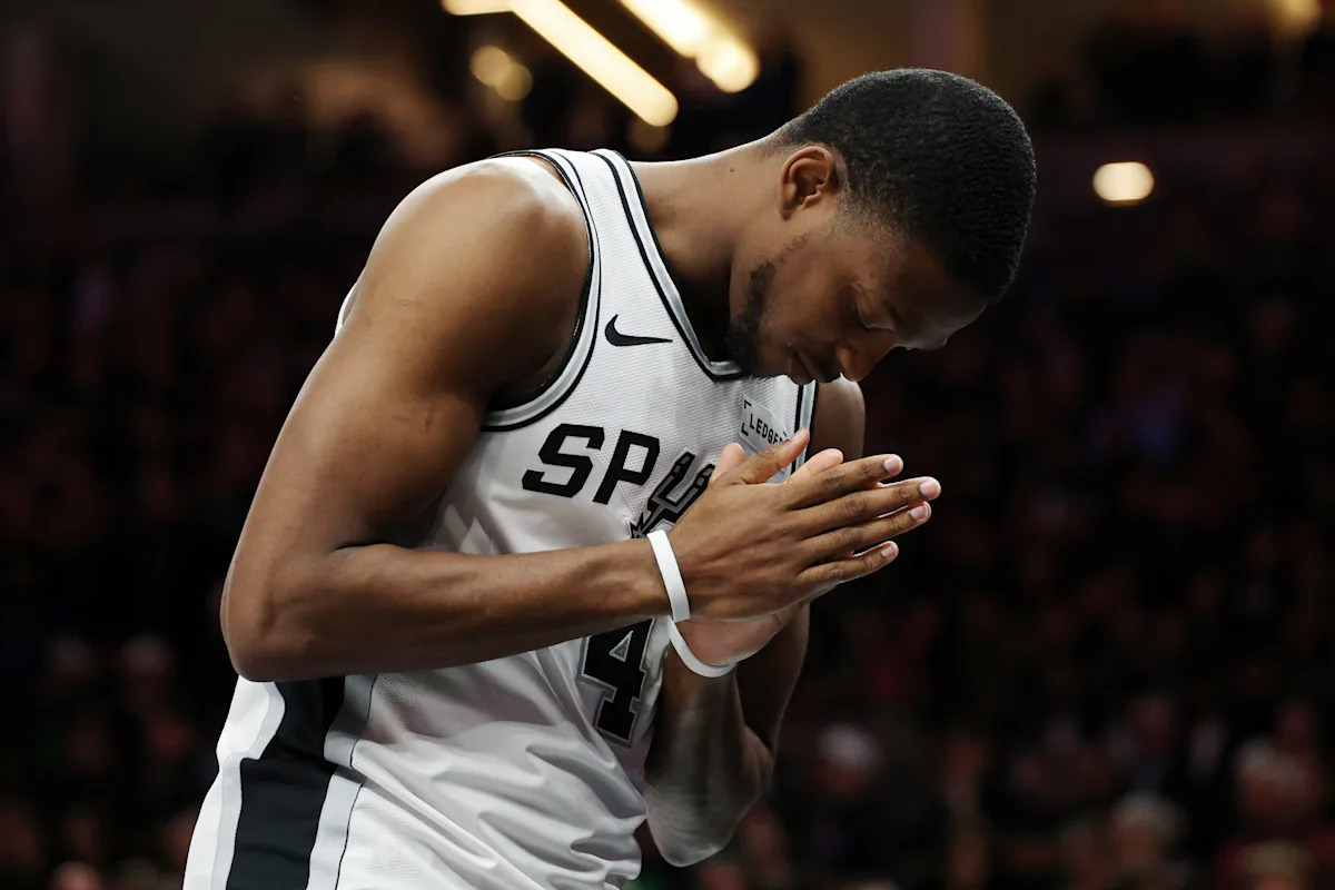 De'Aaron Fox (ankle), Dylan Harper (knee) questionable for Wolves-Spurs Game 5