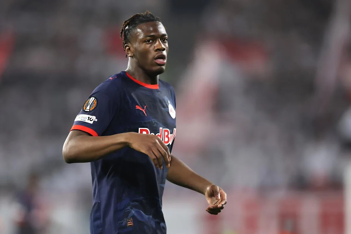 Borussia Dortmund set to announce signing of 19-year-old centre-back