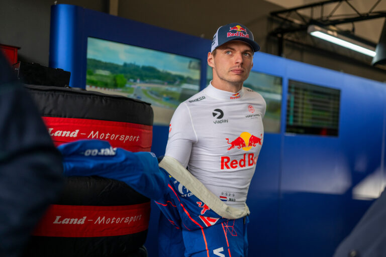 Rumors of Max Verstappen Swapping With Oscar Piastri Are Getting Stronger as F1 Insider Backs Claims Rumors of Max Verstappen Swapping With Oscar Piastri Are Getting Stronger as F1 Insider Backs Claims