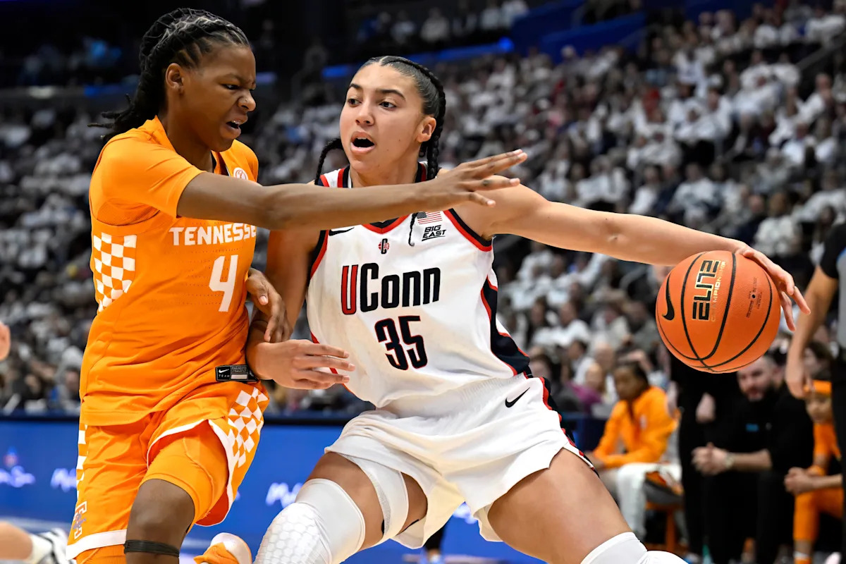 No. 1 UConn breaks open close game vs. No. 15 Tennessee for 30-point blowout to improve to 23-0