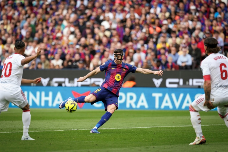 Barcelona need a point against Real Madrid to win La Liga Barcelona need a point against Real Madrid to win La Liga