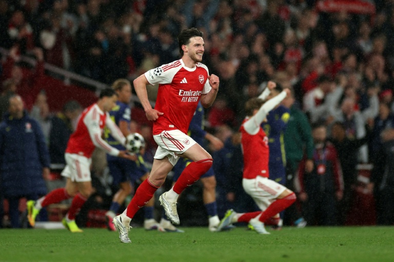 Arsenal sense Premier League glory as Spurs eye safety Arsenal sense Premier League glory as Spurs eye safety