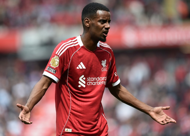 Man City keep title race alive, Liverpool frustrated by Chelsea