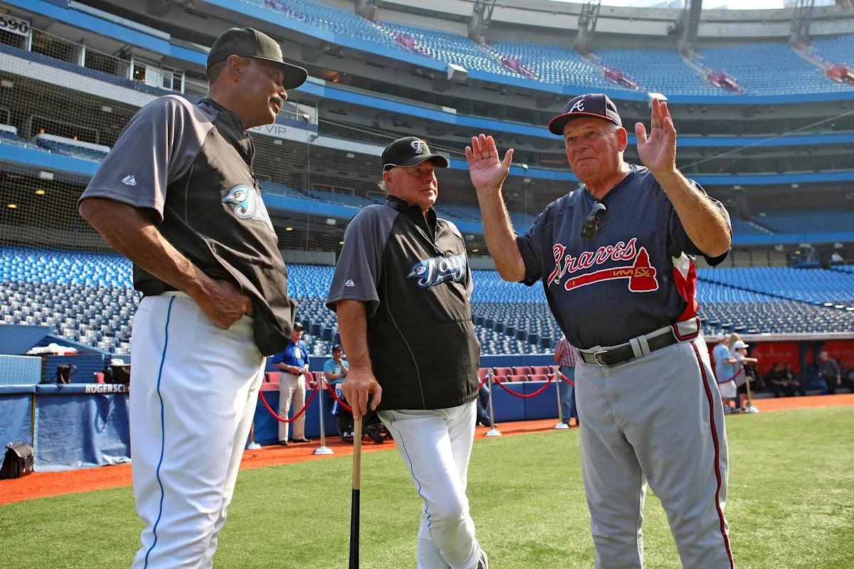 Blue Jays Fans, Former Players Pay Tribute to Ex-Manager Bobby Cox